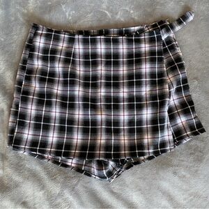 Hot Topic Plaid Wrap Skort - Black & White